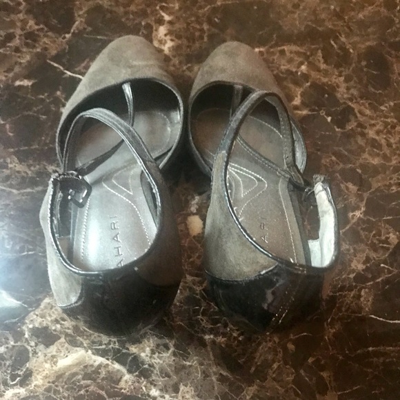 Tahari Olive T-strap D’Orsay Kitten Heels - Picture 3 of 3